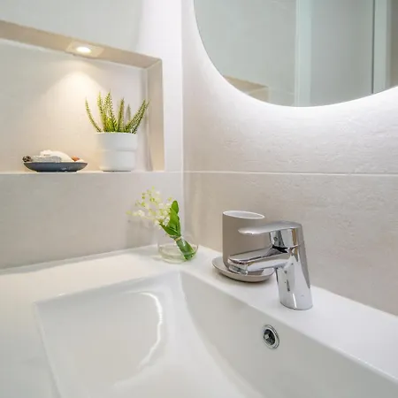 Newly Refurbished In Prime Location Апартаменты *