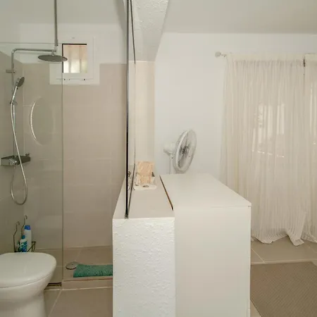 Апартаменты Newly Refurbished In Prime Location *