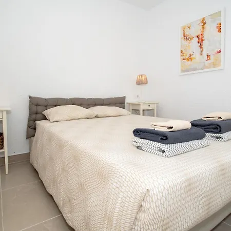Newly Refurbished In Prime Location Плая-де-лас-Америкас