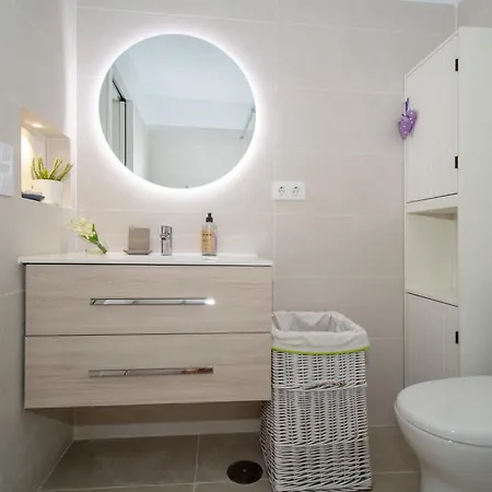 Апартаменты Newly Refurbished In Prime Location *