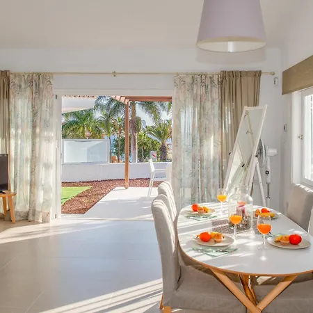 Newly Refurbished In Prime Location Апартаменты Плая-де-лас-Америкас