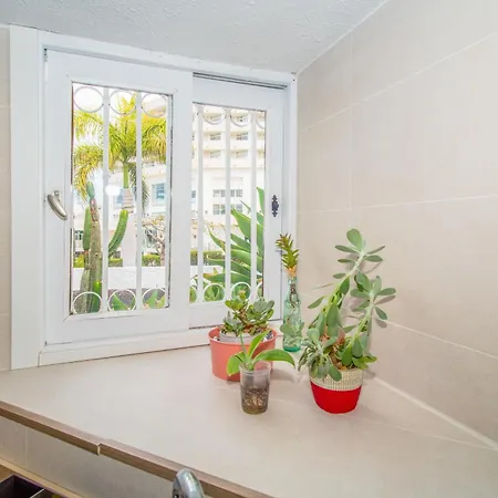 Newly Refurbished In Prime Location * Плая-де-лас-Америкас