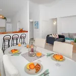 Newly Refurbished In Prime Location *
