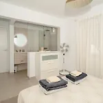 Newly Refurbished In Prime Location Apartment Playa de las Américas