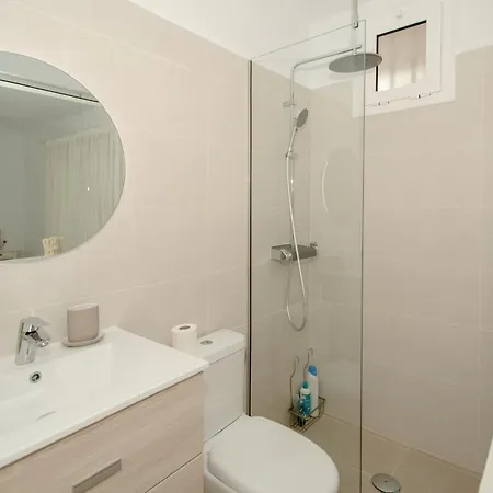 Апартаменты Newly Refurbished In Prime Location
