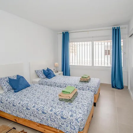 Newly Refurbished In Prime Location 公寓 *