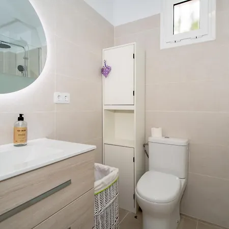 Newly Refurbished In Prime Location Плая-де-лас-Америкас