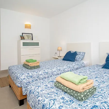 Newly Refurbished In Prime Location 公寓