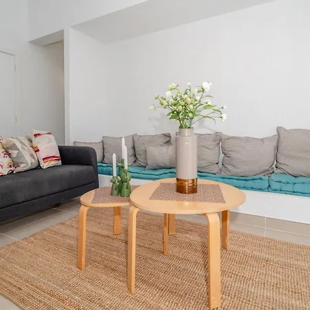 Newly Refurbished In Prime Location * Плая-де-лас-Америкас