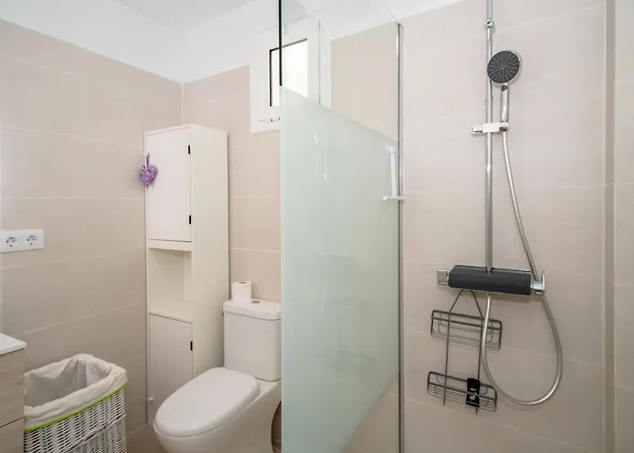 Newly Refurbished In Prime Location 公寓