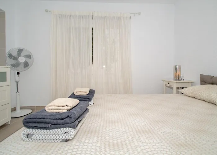 Newly Refurbished In Prime Location * 美洲海滩