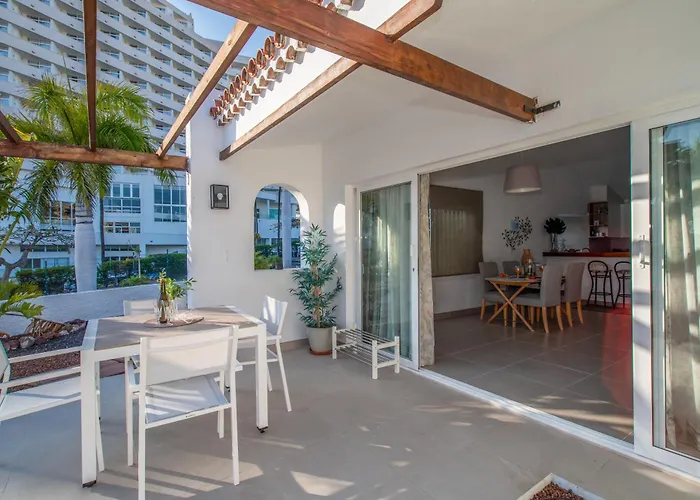 Newly Refurbished In Prime Location 公寓 *